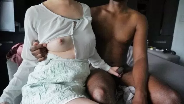 Корейка ласкает член мужа и трахается